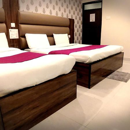 City Hotel Prayagraj Room photo