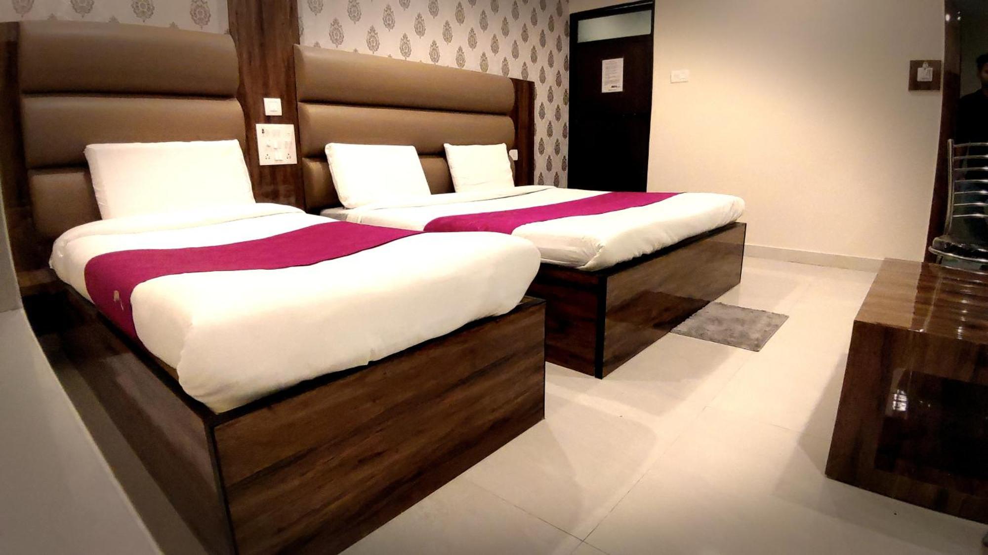City Hotel Prayagraj Room photo